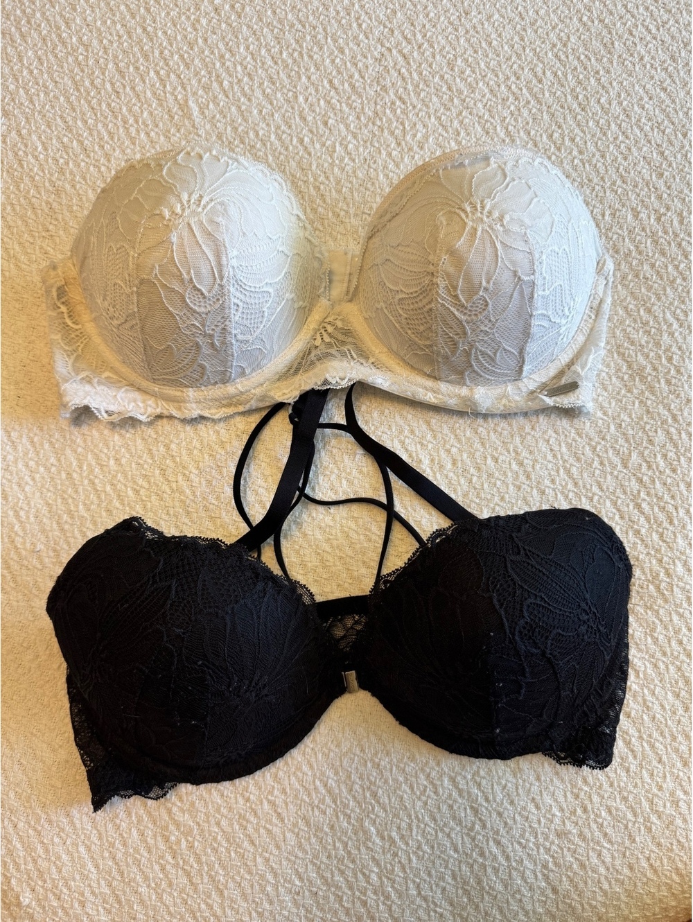 Gilly Hicks 34C Lightly Lined Plunge Lace Bras - Black and White Set